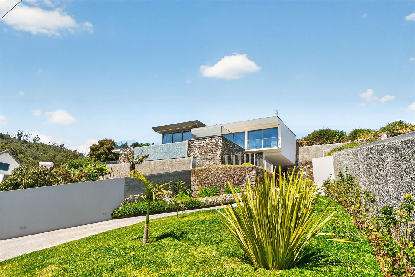 Villa contemporânea na encosta