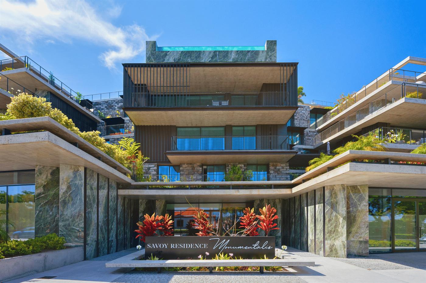 Fachada contemporânea na Madeira