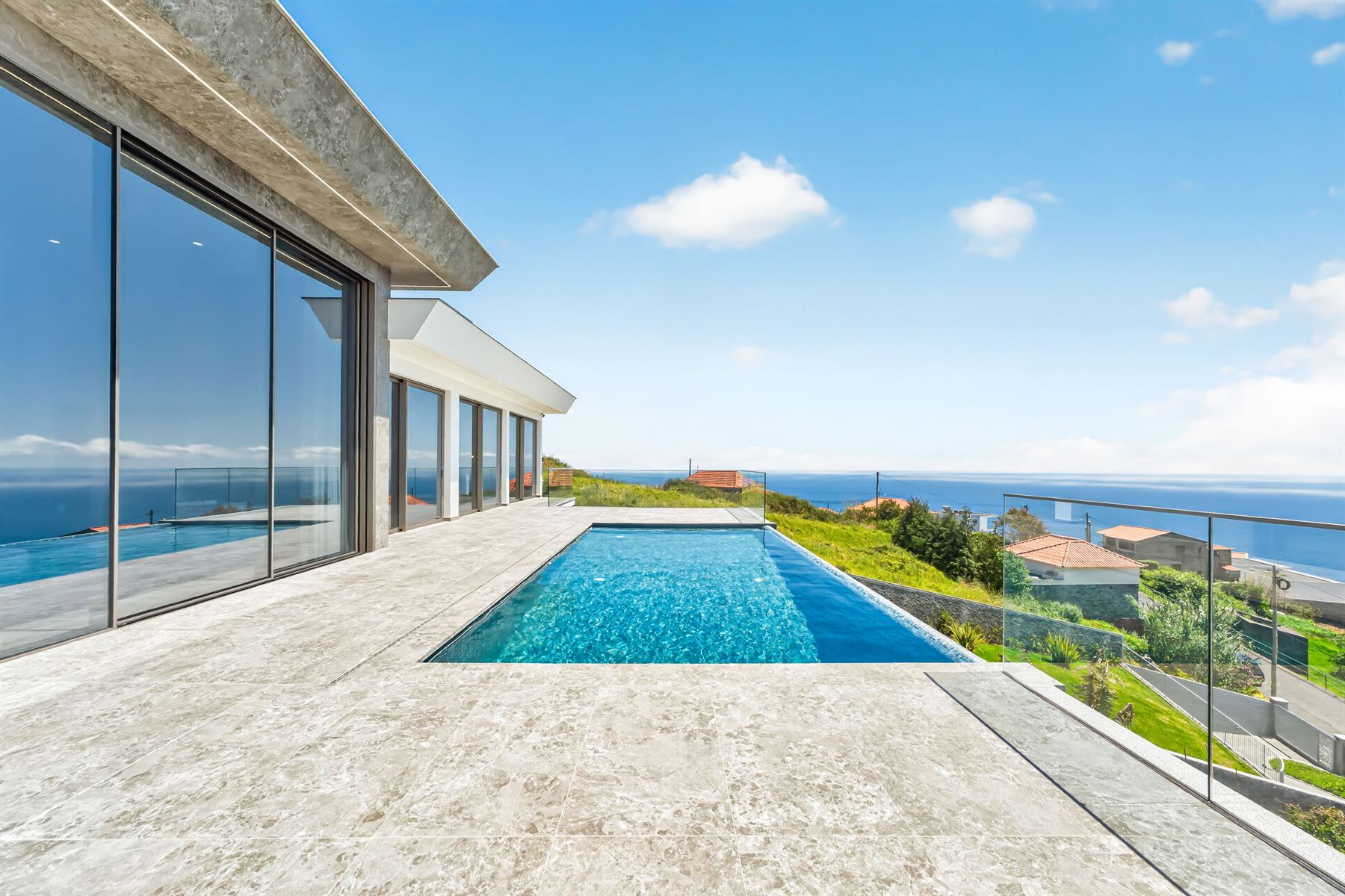 Villa de luxo com piscina infinita na Madeira