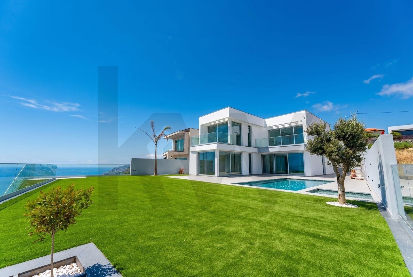 Villa Ponta do Sol — vista exterior da villa sobre o Atlântico