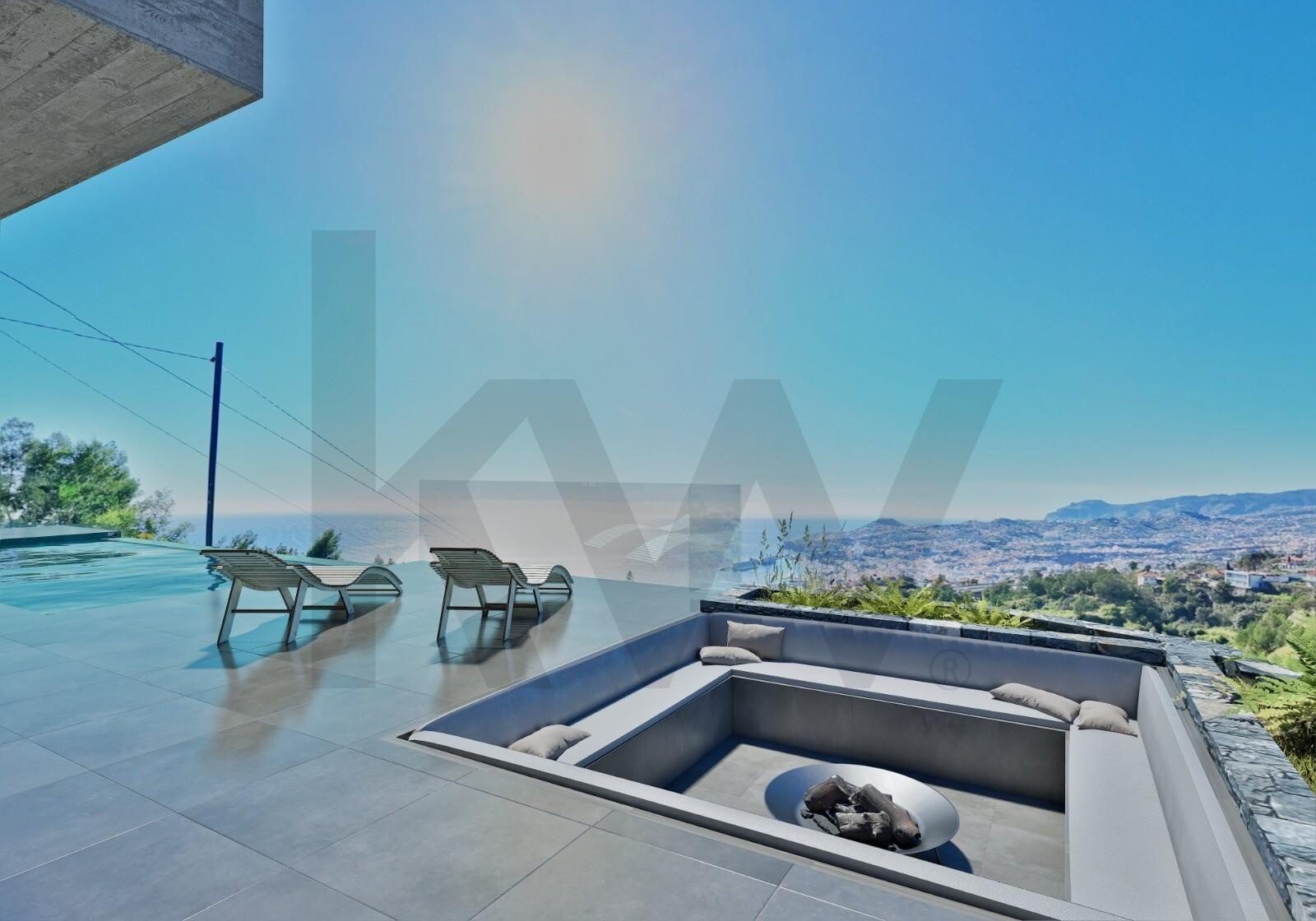 Villa São Gonçalo — piscina e terraço com vista sobre a baía
